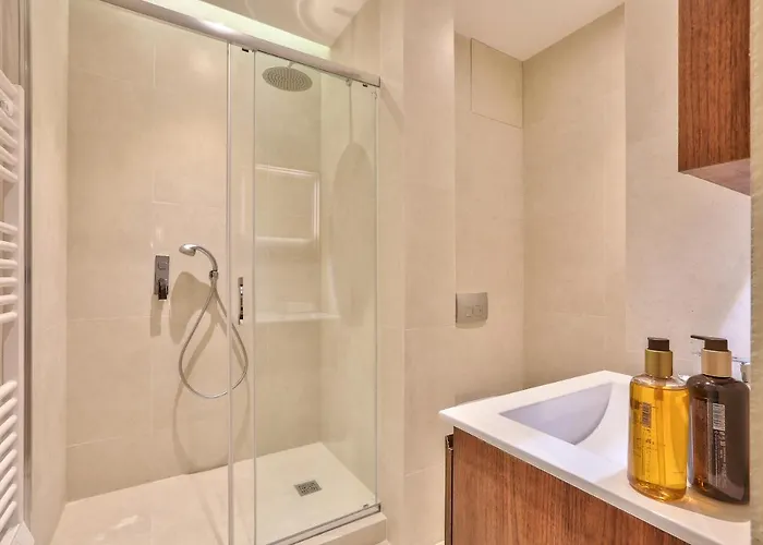 119 - Urban Spacious Sebastopol Apartman *