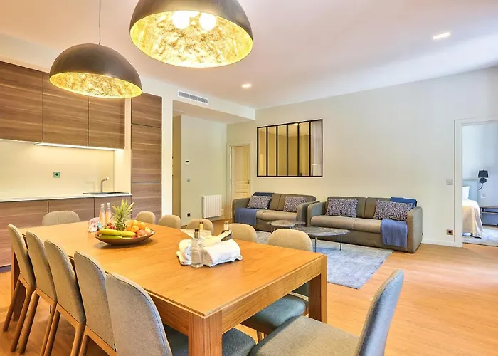 119 - Urban Spacious Sebastopol Apartman