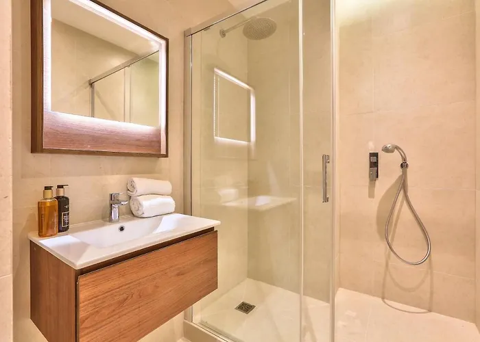 119 - Urban Spacious Sebastopol Apartman *